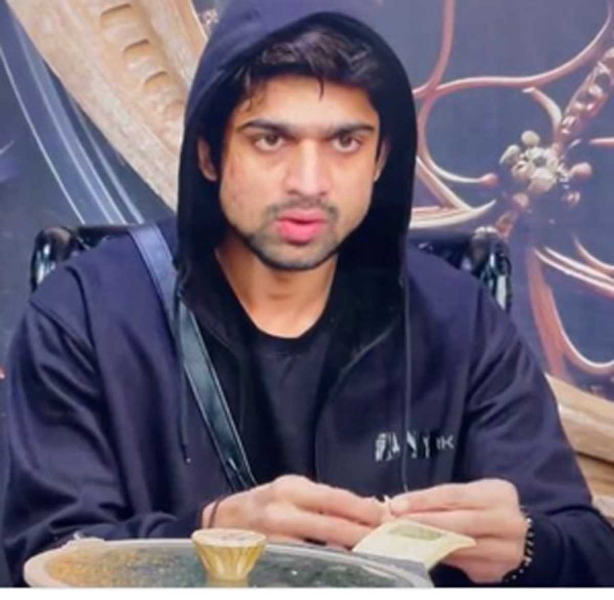 बिग बॉस 17 :  ईशा-समर्थ के करीब आने से अभिषेक होते हैं परेशान